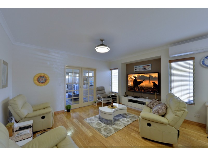 53 Leisure Way, Halls Head WA 6210