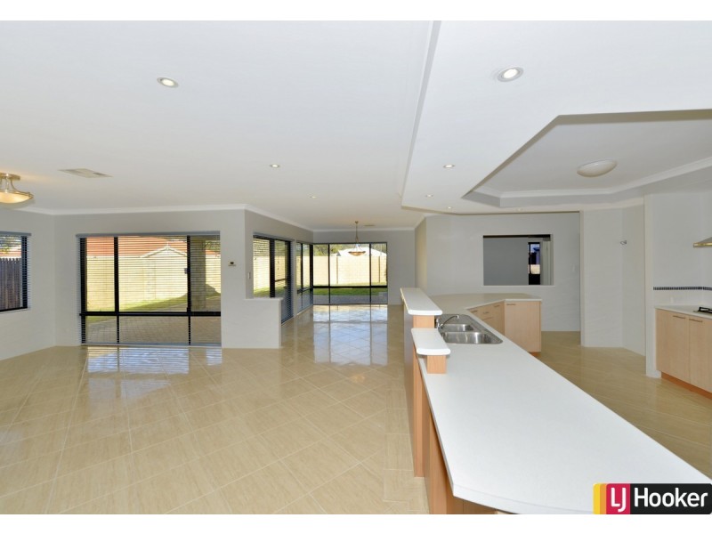20 Bookleaf Loop, Halls Head WA 6210