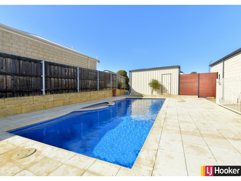 20 Bookleaf Loop, Halls Head WA 6210