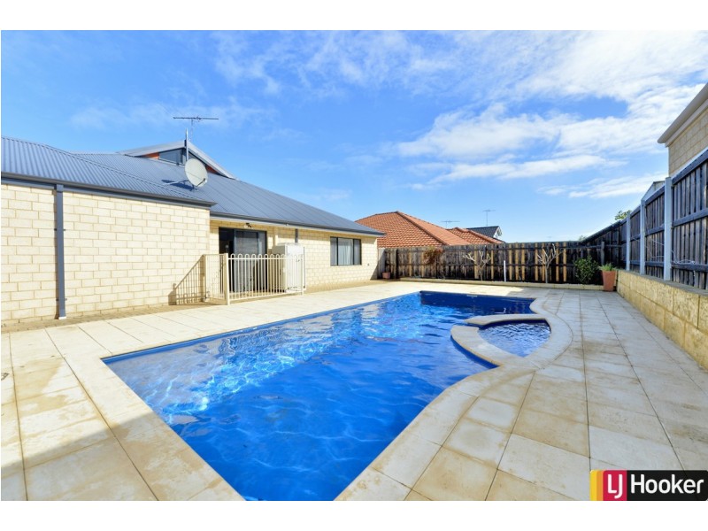20 Bookleaf Loop, Halls Head WA 6210