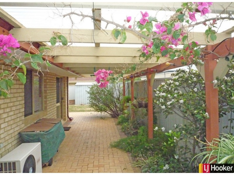 1/16 Mippi Road, Halls Head WA 6210
