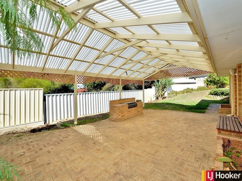 77 Oaklands Avenue, Halls Head WA 6210