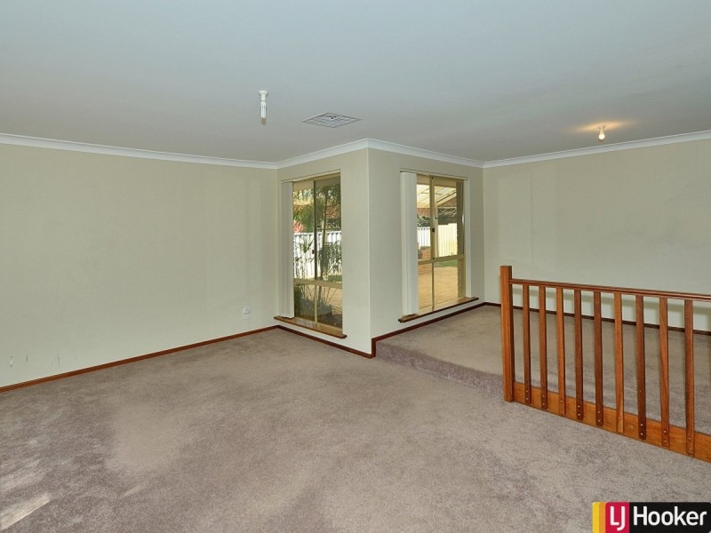 77 Oaklands Avenue, Halls Head WA 6210