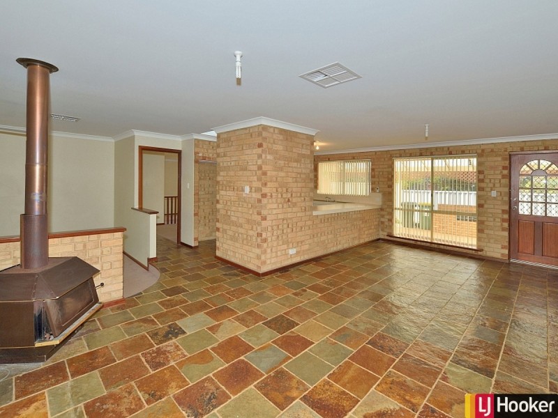 77 Oaklands Avenue, Halls Head WA 6210