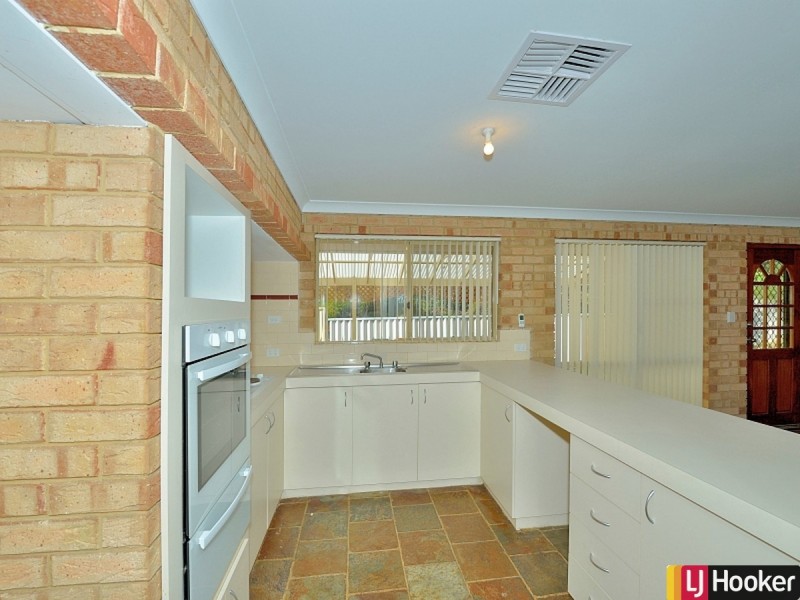 77 Oaklands Avenue, Halls Head WA 6210