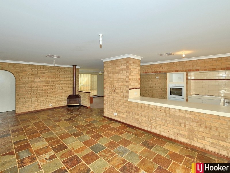 77 Oaklands Avenue, Halls Head WA 6210