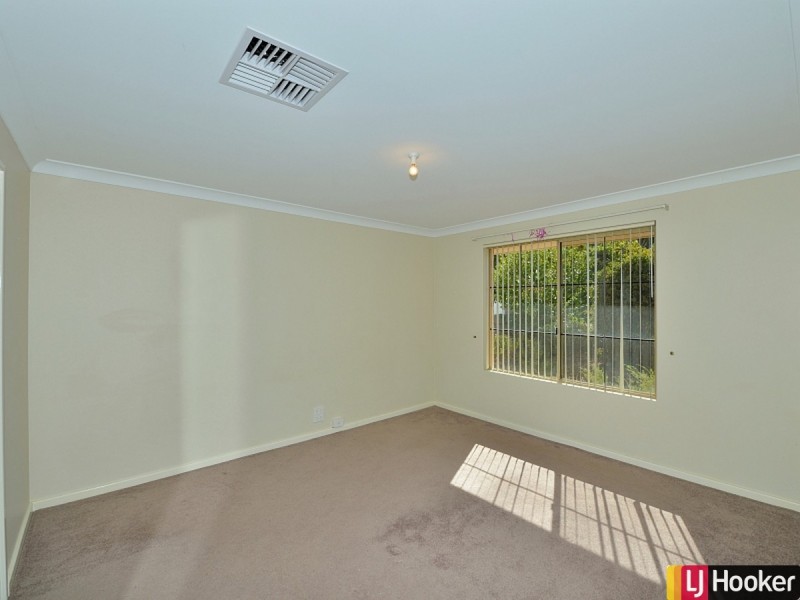 77 Oaklands Avenue, Halls Head WA 6210
