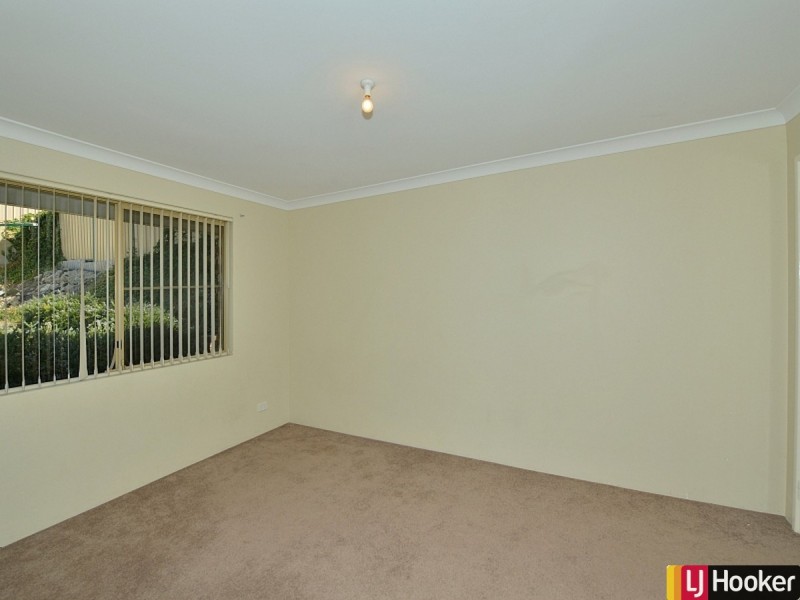 77 Oaklands Avenue, Halls Head WA 6210