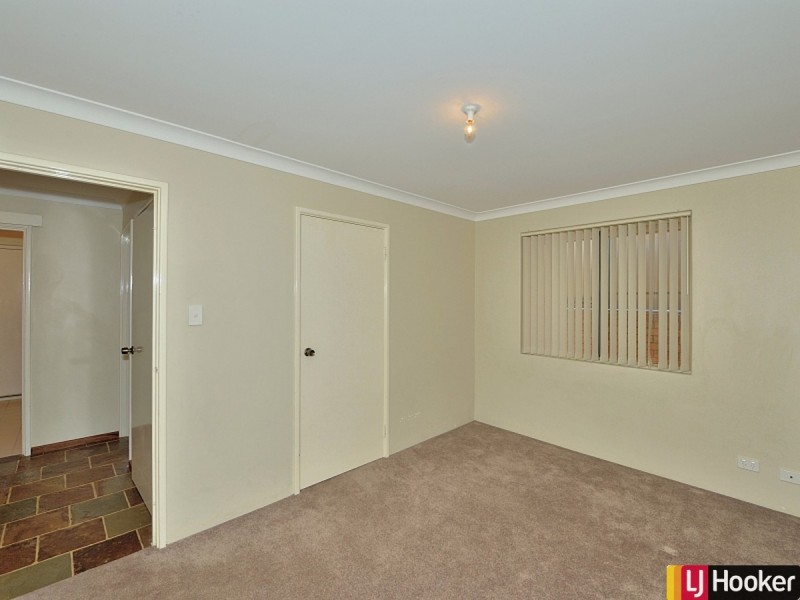 77 Oaklands Avenue, Halls Head WA 6210