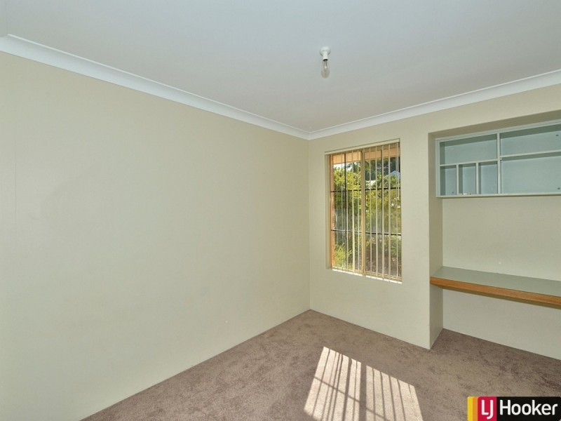 77 Oaklands Avenue, Halls Head WA 6210