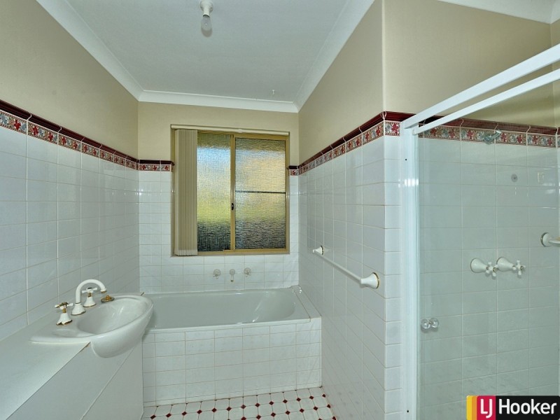 77 Oaklands Avenue, Halls Head WA 6210