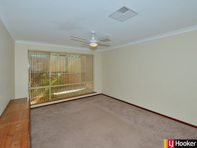 77 Oaklands Avenue, Halls Head WA 6210