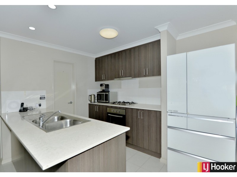 16 Honeydew Trail, Wannanup WA 6210