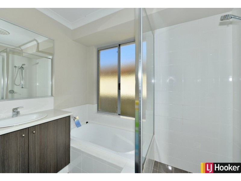16 Honeydew Trail, Wannanup WA 6210