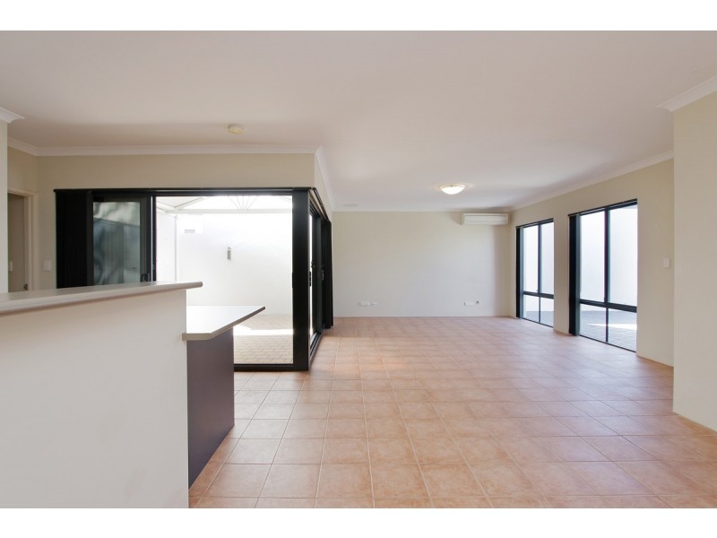 9/15 Creery Street, Dudley Park WA 6210