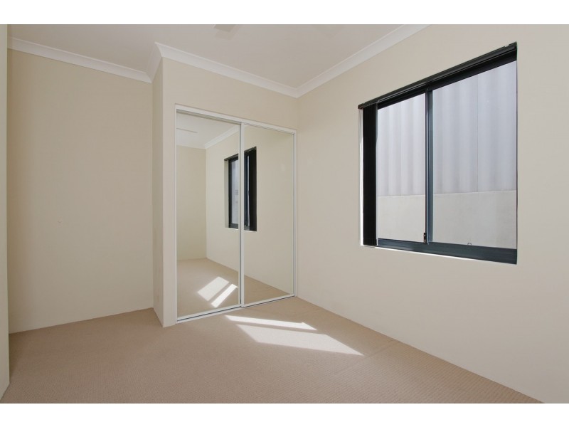 9/15 Creery Street, Dudley Park WA 6210