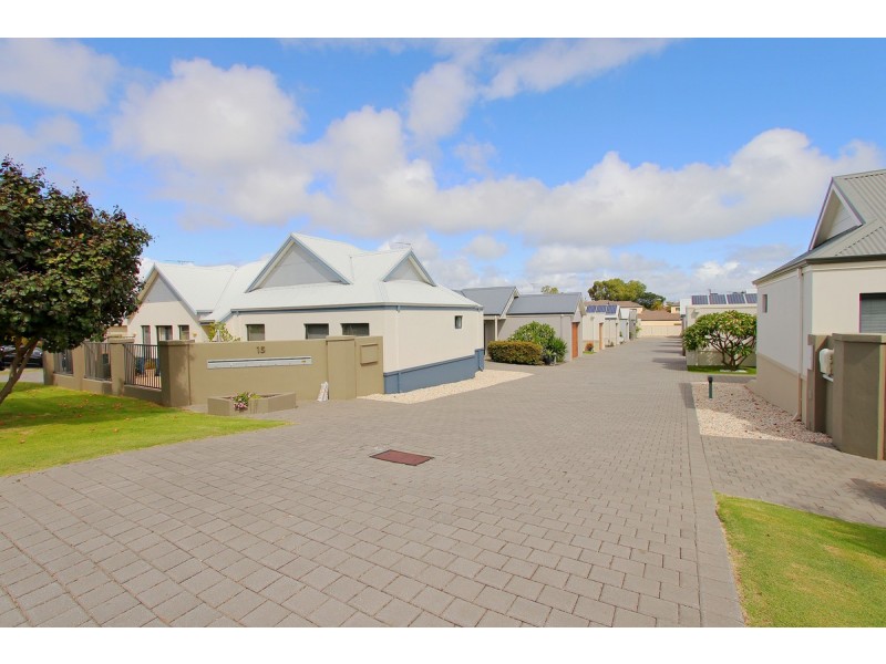 9/15 Creery Street, Dudley Park WA 6210