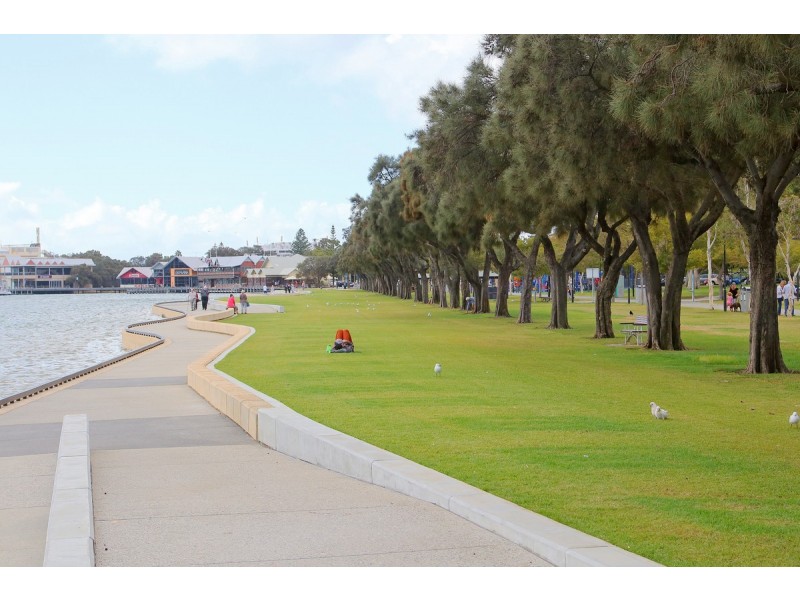 9/15 Creery Street, Dudley Park WA 6210