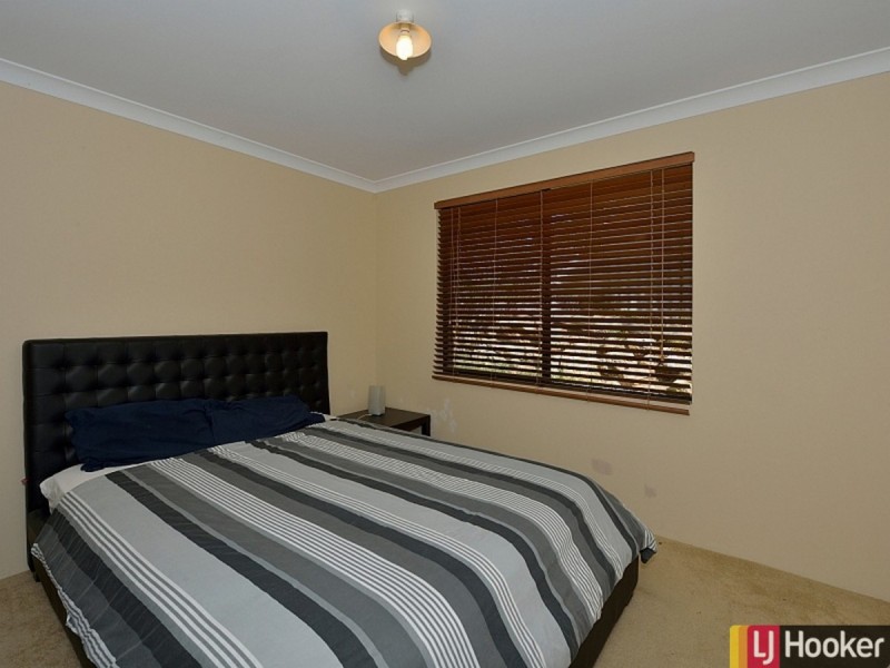 7 Allan Place, Halls Head WA 6210