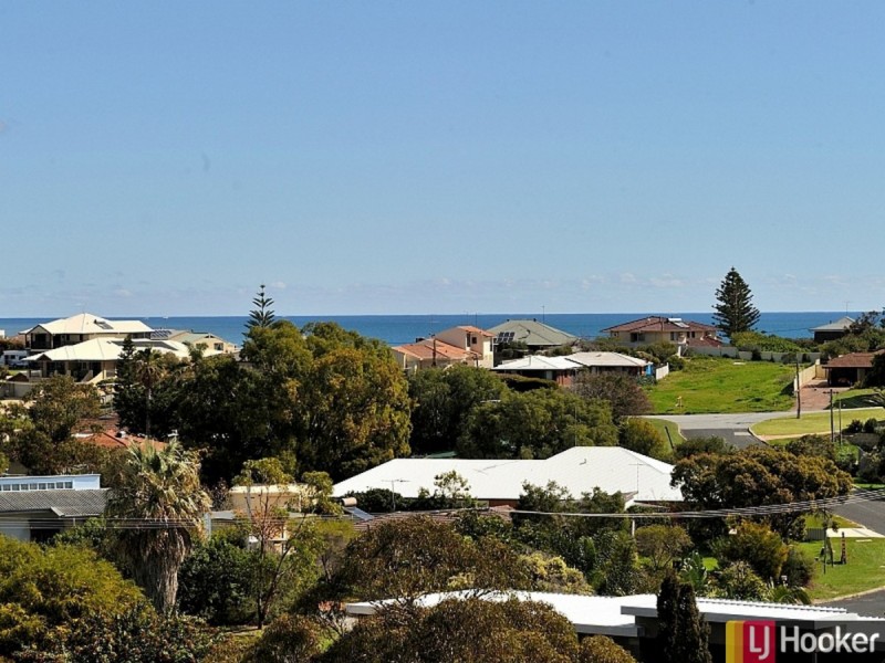 7 Allan Place, Halls Head WA 6210