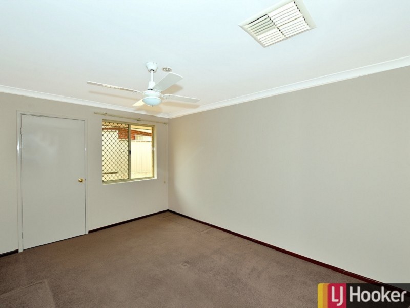 11 Lambourne Place, Halls Head WA 6210