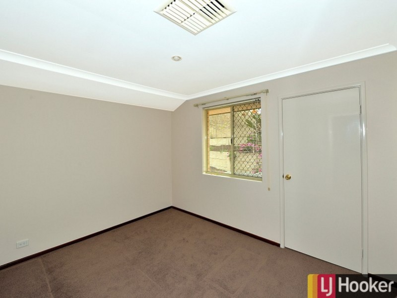 11 Lambourne Place, Halls Head WA 6210