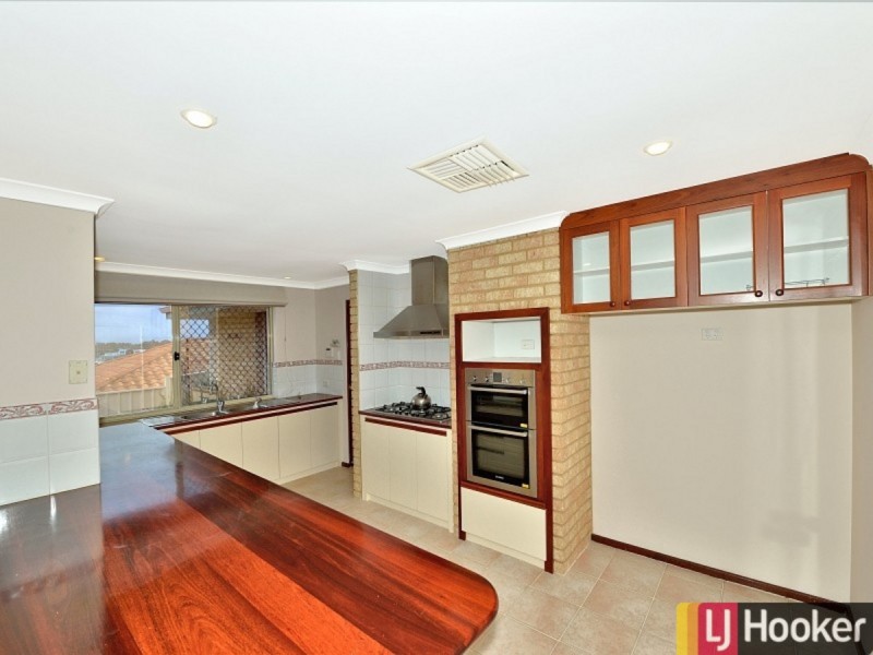 11 Lambourne Place, Halls Head WA 6210