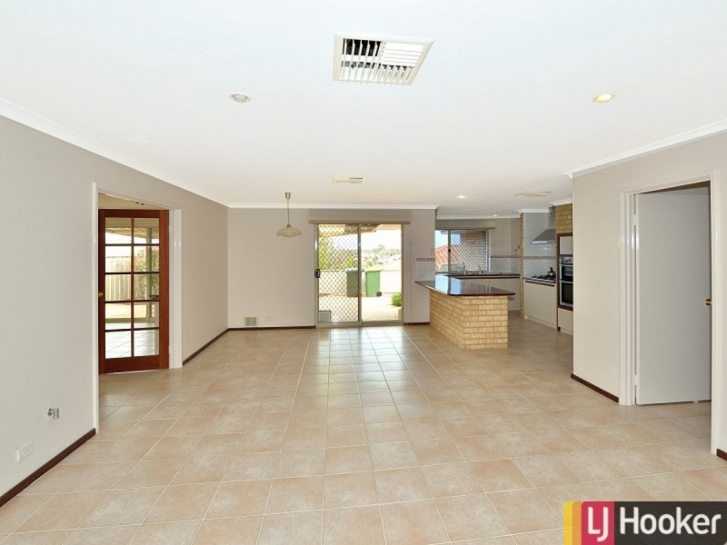 11 Lambourne Place, Halls Head WA 6210