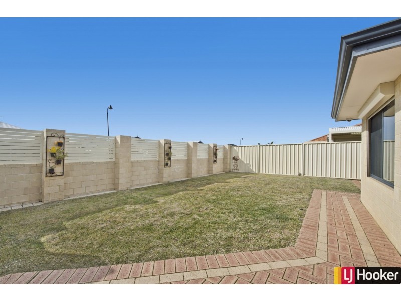 5 Arlette Pass, Lakelands WA 6180