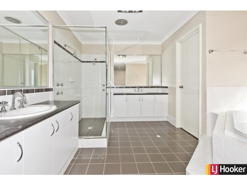 5 Arlette Pass, Lakelands WA 6180