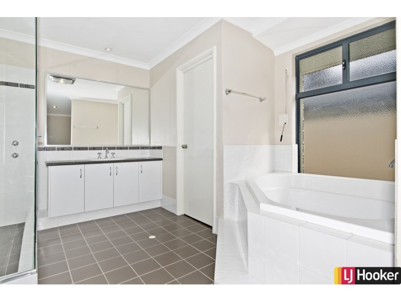 5 Arlette Pass, Lakelands WA 6180