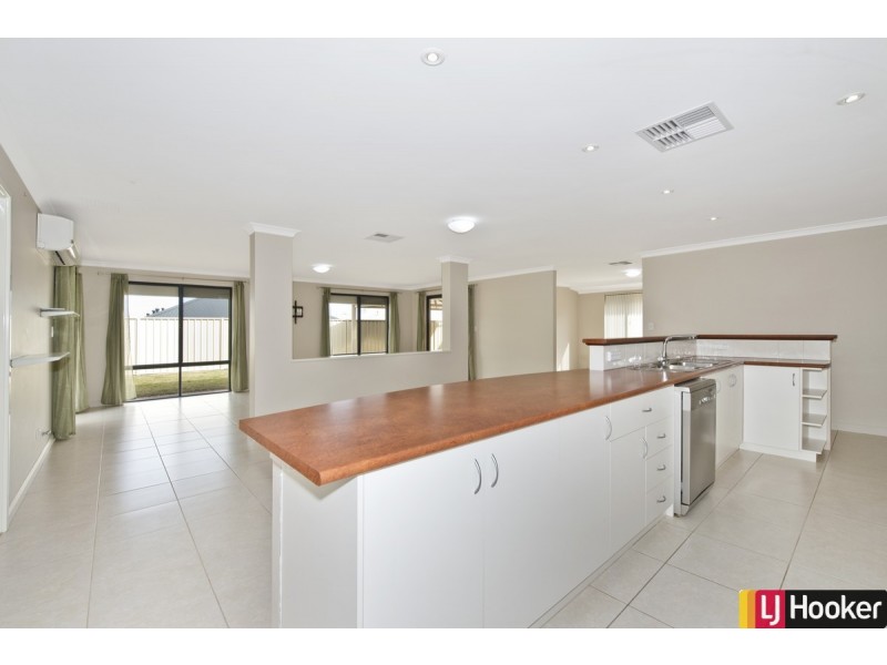 5 Arlette Pass, Lakelands WA 6180