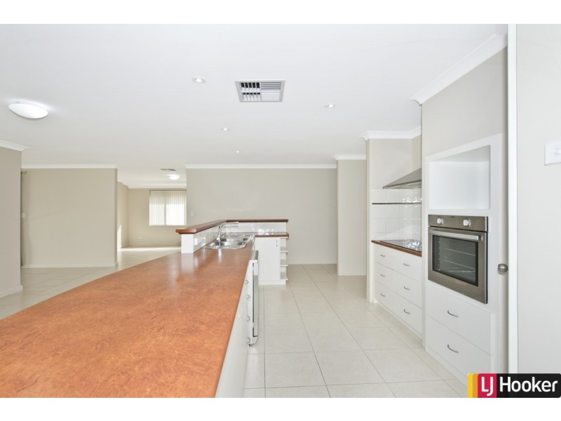 5 Arlette Pass, Lakelands WA 6180