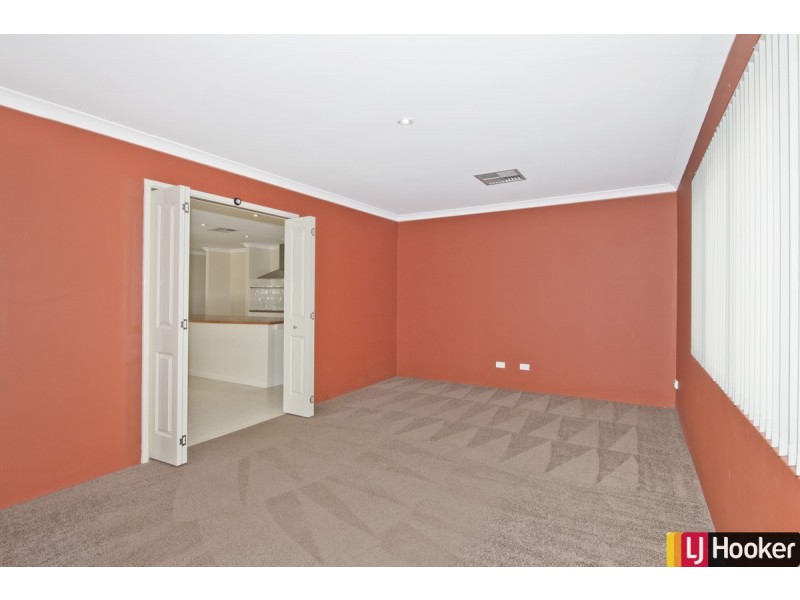 5 Arlette Pass, Lakelands WA 6180