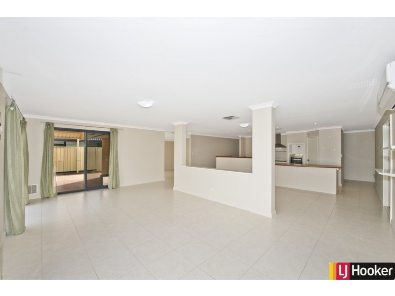 5 Arlette Pass, Lakelands WA 6180