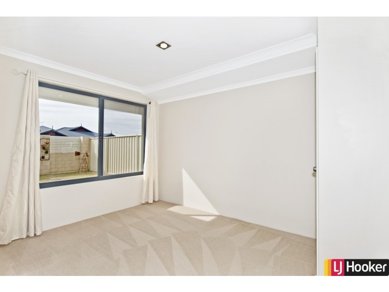 5 Arlette Pass, Lakelands WA 6180