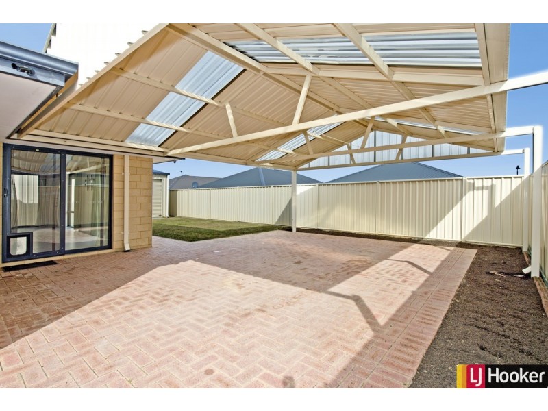 5 Arlette Pass, Lakelands WA 6180