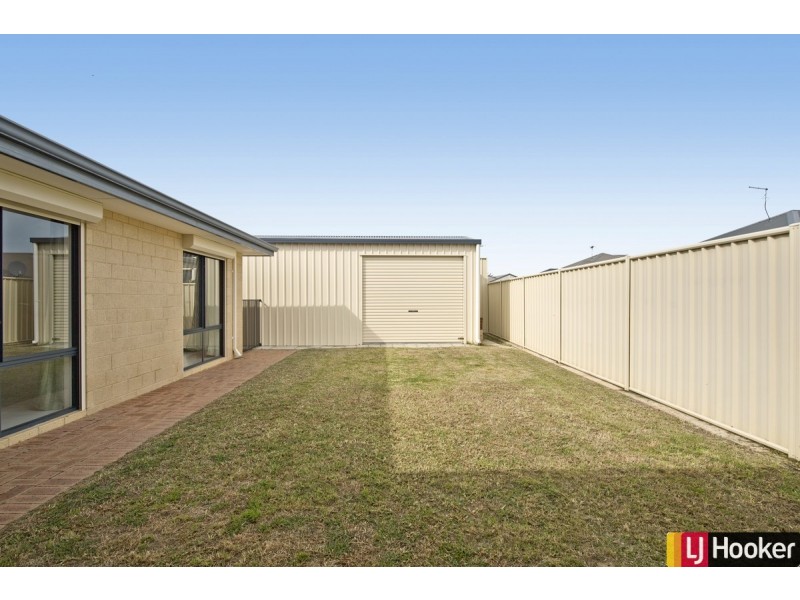 5 Arlette Pass, Lakelands WA 6180