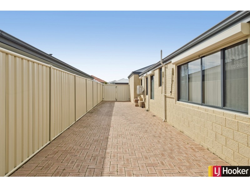 5 Arlette Pass, Lakelands WA 6180