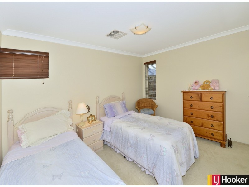 226 Peelwood Parade, Halls Head WA 6210