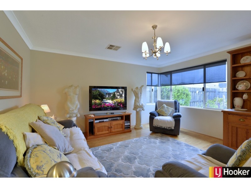 226 Peelwood Parade, Halls Head WA 6210