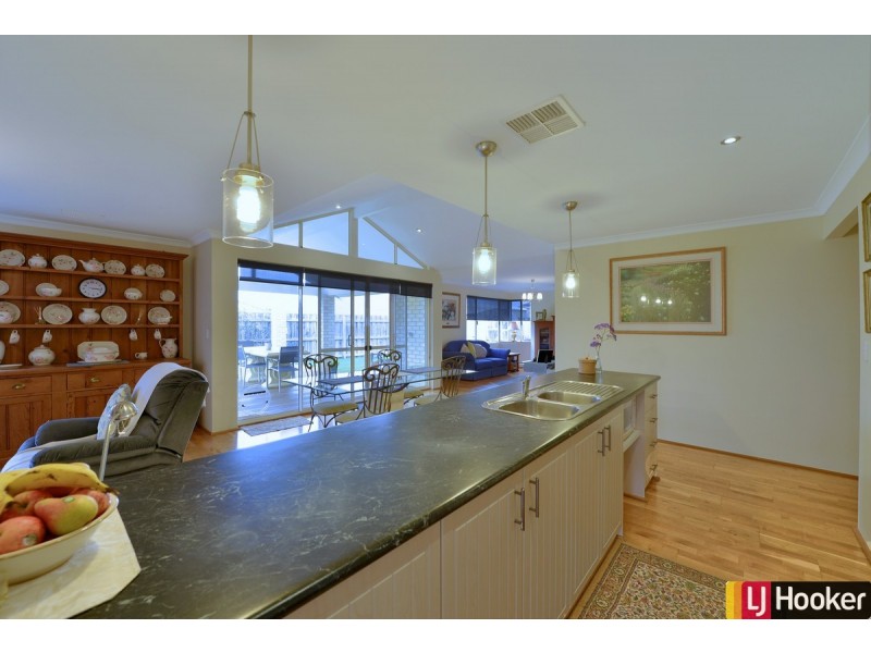 226 Peelwood Parade, Halls Head WA 6210