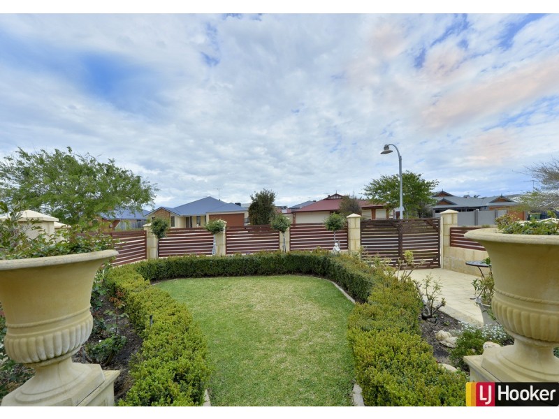 226 Peelwood Parade, Halls Head WA 6210