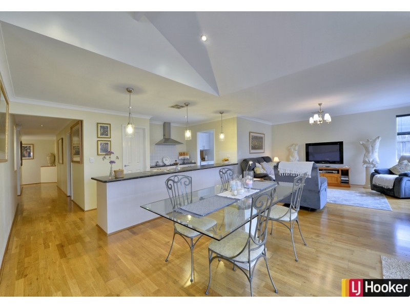 226 Peelwood Parade, Halls Head WA 6210