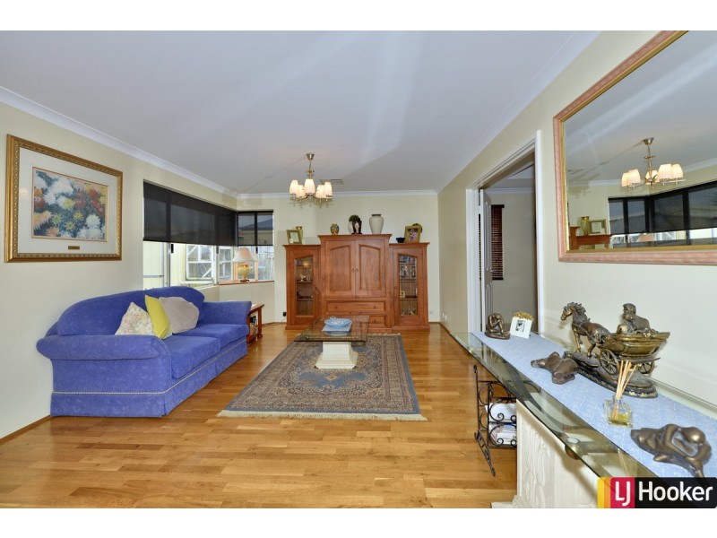 226 Peelwood Parade, Halls Head WA 6210