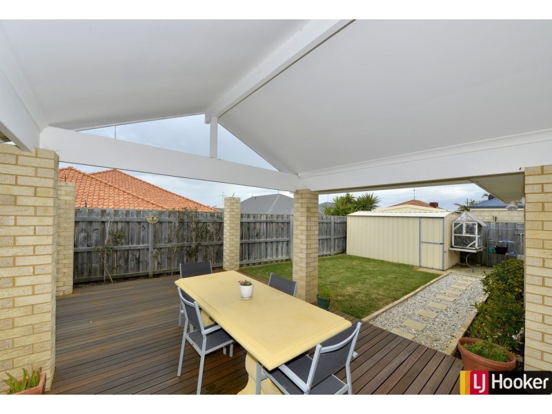 226 Peelwood Parade, Halls Head WA 6210