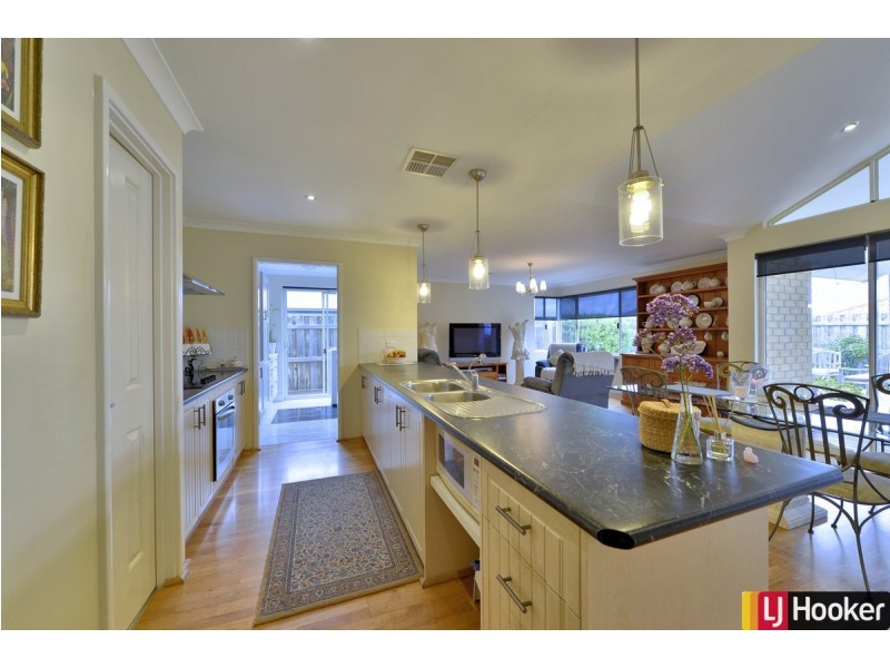 226 Peelwood Parade, Halls Head WA 6210