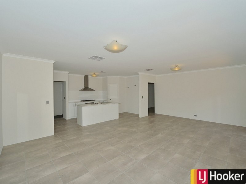 8 Aquamarine Parade, Karnup WA 6176