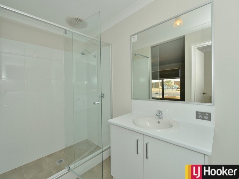 8 Aquamarine Parade, Karnup WA 6176