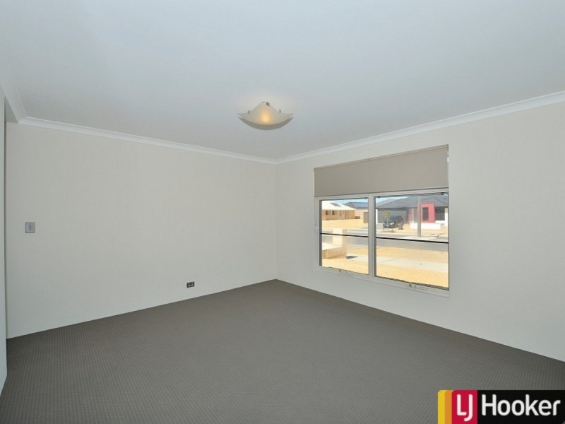 8 Aquamarine Parade, Karnup WA 6176